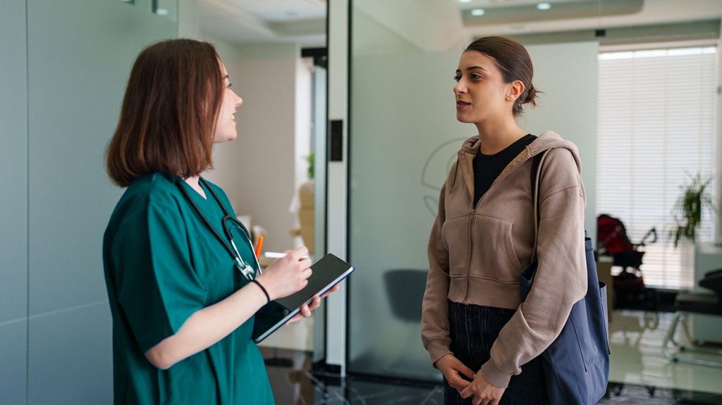 Female healthcare working talking with female patient